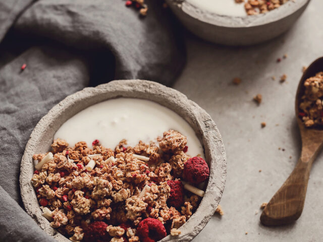 Yoghurt met zelfgemaakte granola